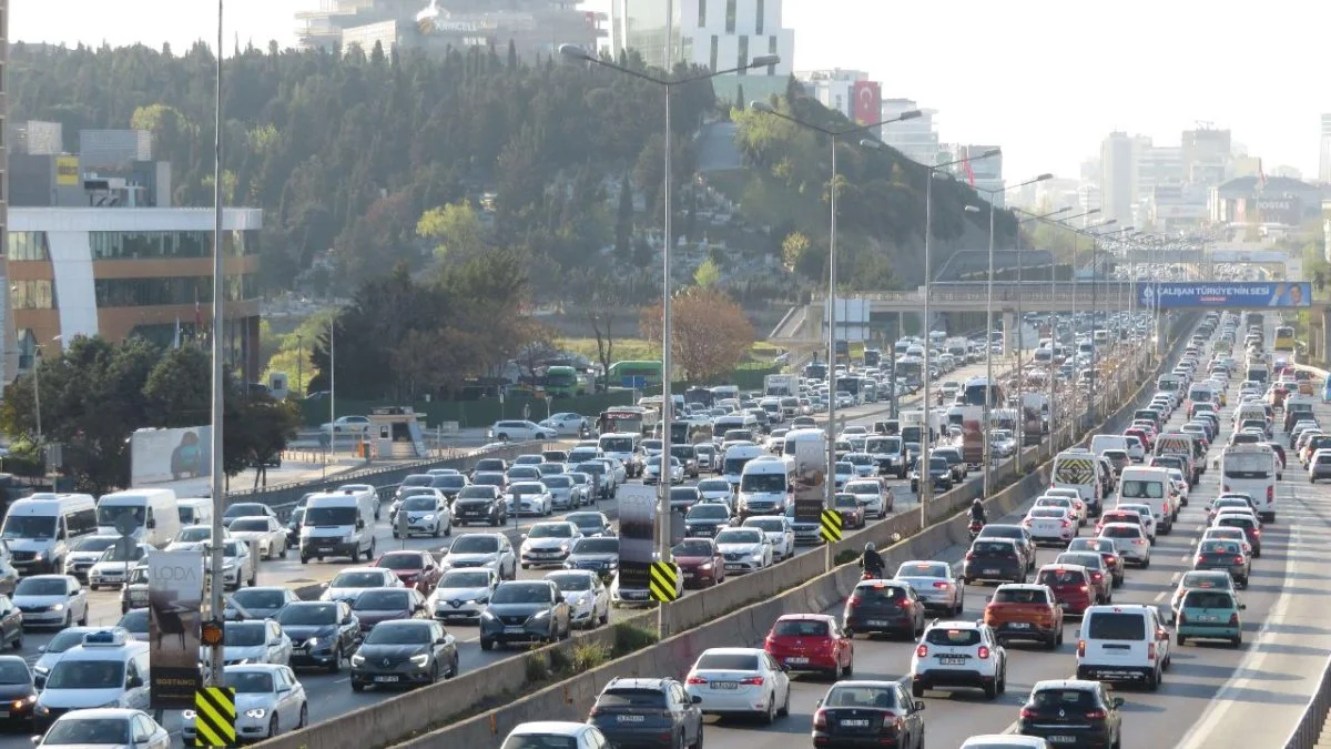 İstanbul trafiğe kapalı yollar 19 Nisan 2026: Yarı maraton alternatif güzergahlar